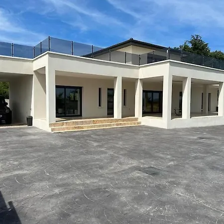 Contemporaine Pres Des Gorges De L'ardeche * Pont-Saint-Esprit