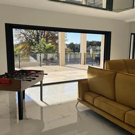 Contemporaine Pres Des Gorges De L'ardeche Villa
